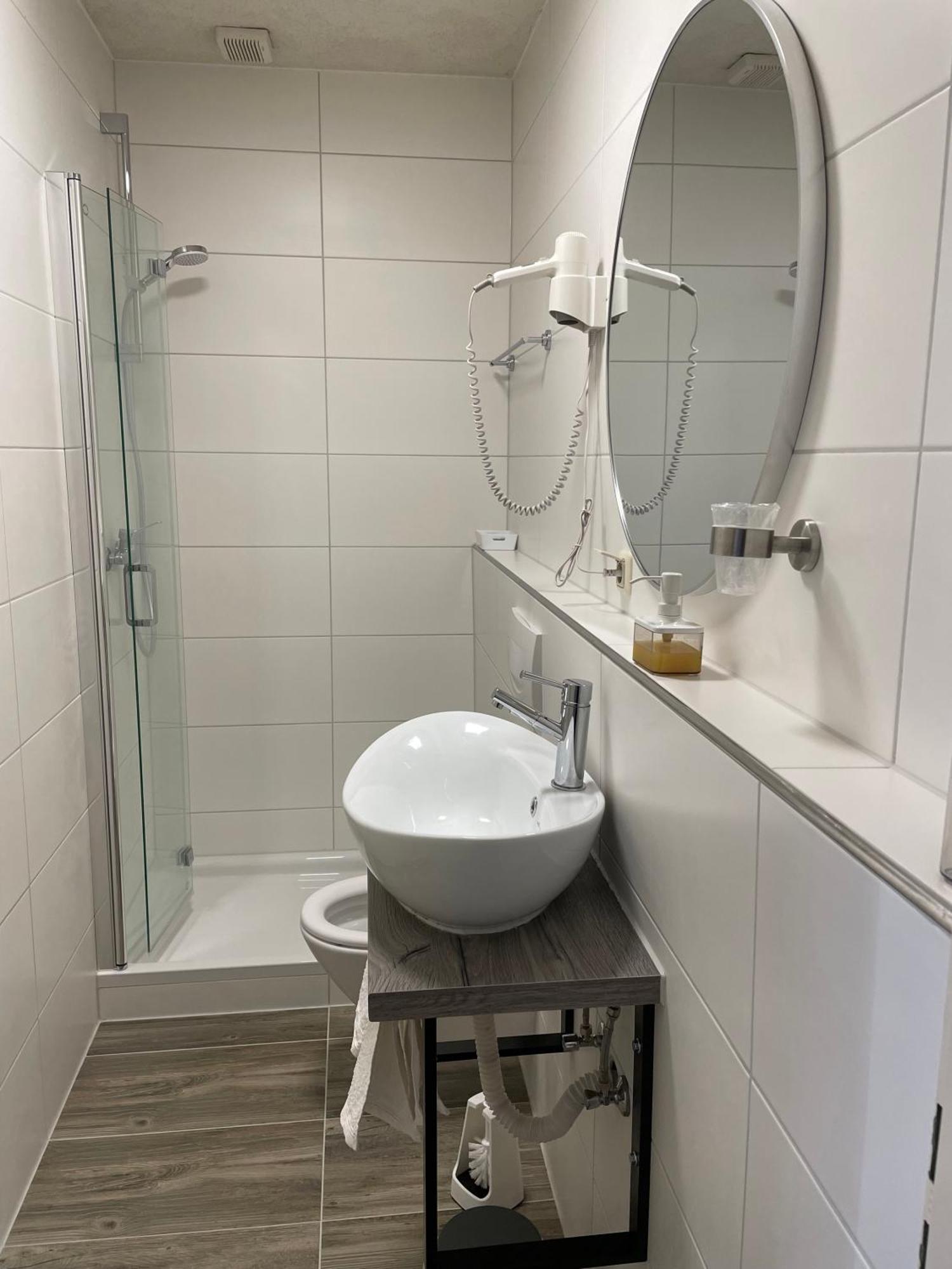 Hotel Restaurant Germania Neuwied Bagian luar foto
